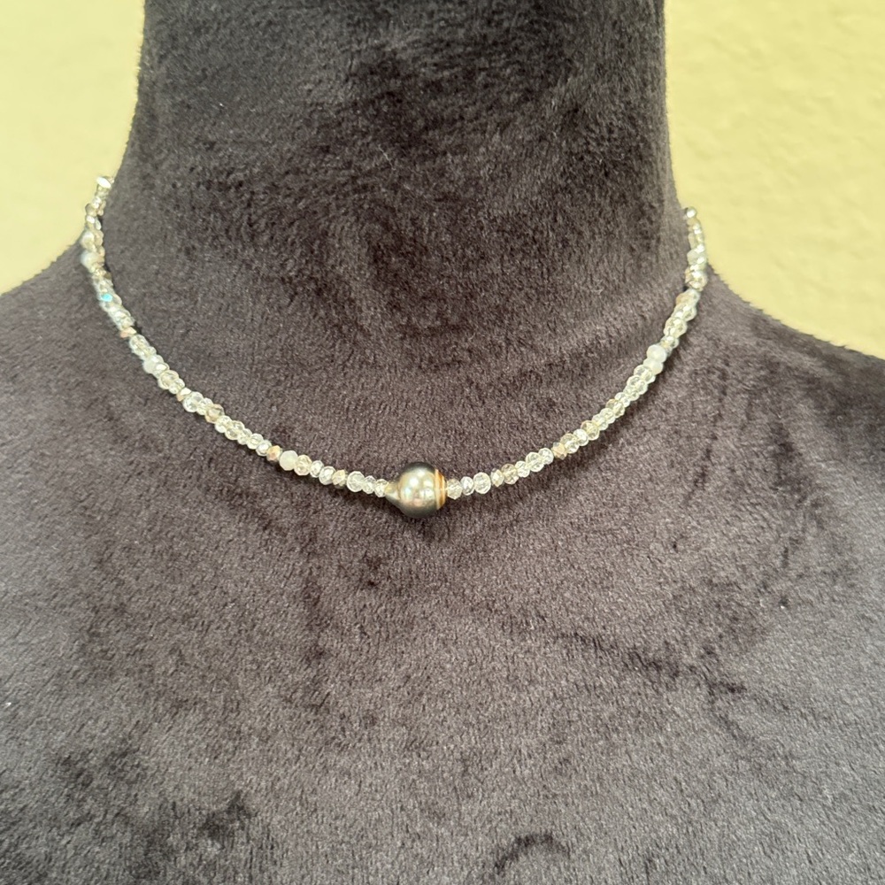 Handmade Genuine Tahitian pearl choker with Labourites stones